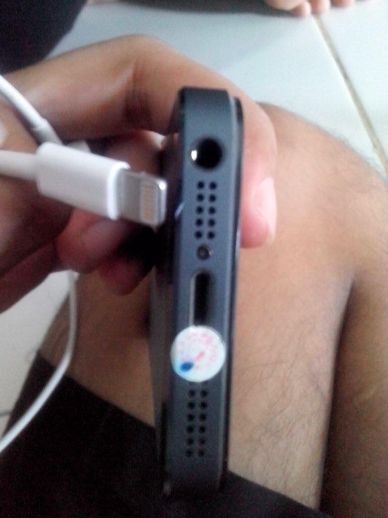 iphone 5 iphone 5 fullset mulus murah 2,4 jutaan ga prcaya?masuk dulu siapa cepet aja