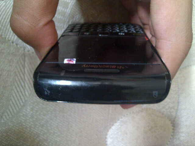 WTS-- JUAL CEPAT BLACKBERRY ONYX 2 BLACK , GARANSI MSH 1 THN LAGI - NEGO TIPIS .
