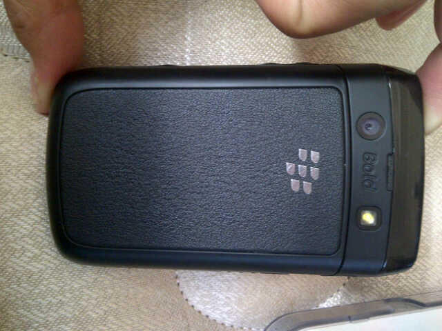 WTS-- JUAL CEPAT BLACKBERRY ONYX 2 BLACK , GARANSI MSH 1 THN LAGI - NEGO TIPIS .