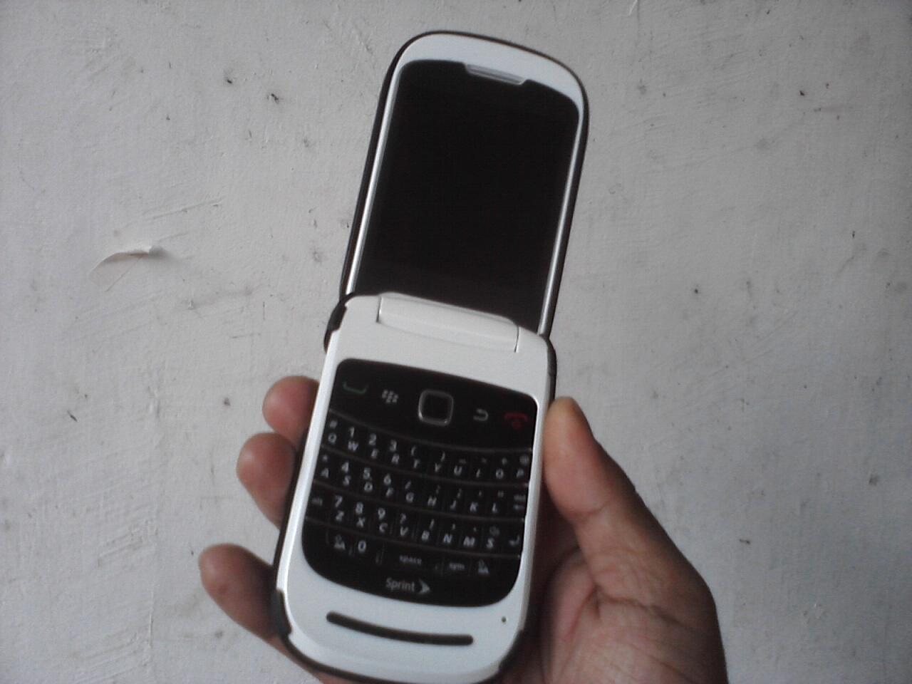 BLACKBERRY STYLE 9670 CDMA SMARTFREN PUTIH DAN SMARTFREN ANDROMAX I