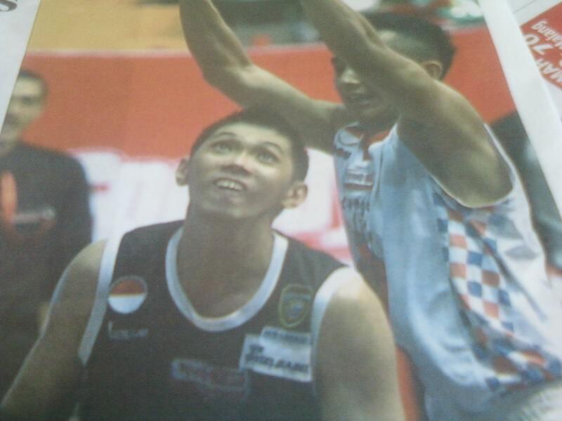 Ane nemu beginian di koran gan, pemain basketnya pamer gigi