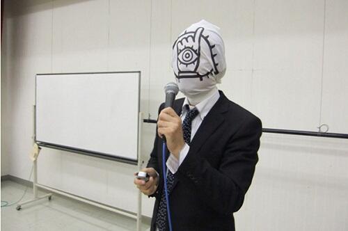 Pakai Topeng, Politisi Jepang Ini Dilarang Ikut Rapat