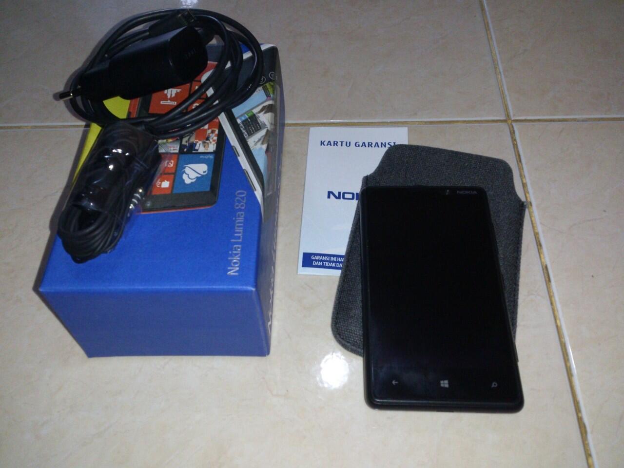 Jual Lumia 820 Hitam