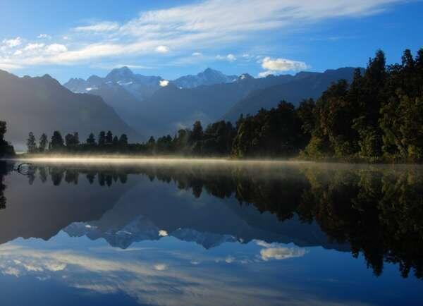 Sentuhan Tuhan di 6 Danau Paling Cantik Sedunia