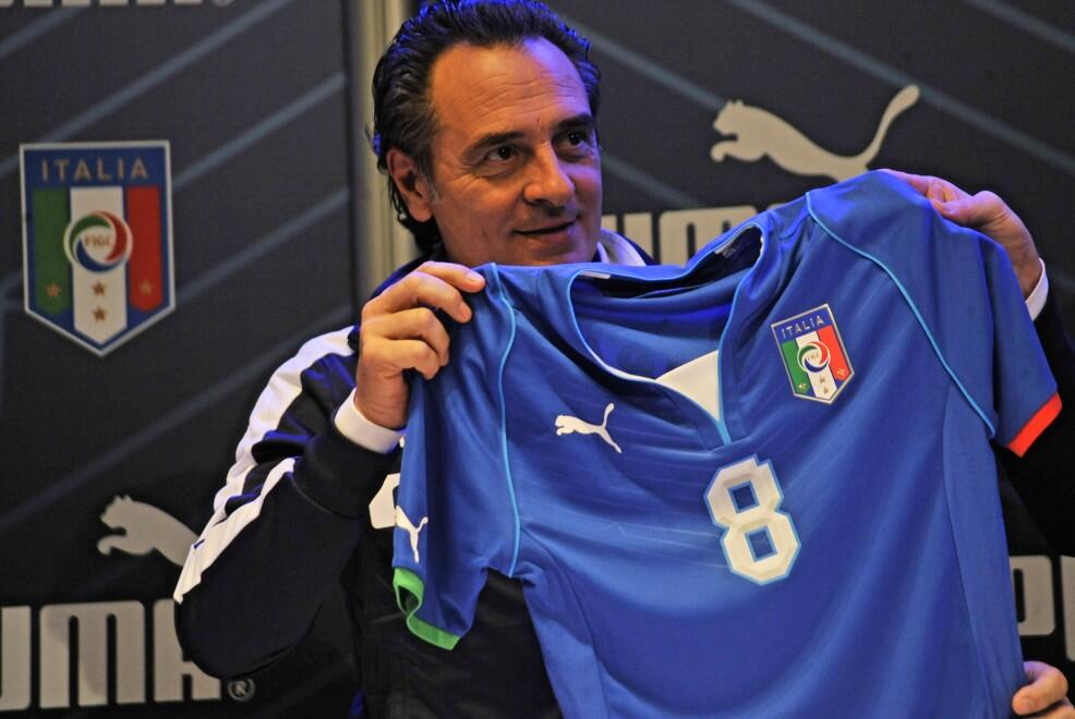 PRESENTASI JERSEY BARU TIMNAS ITALIA