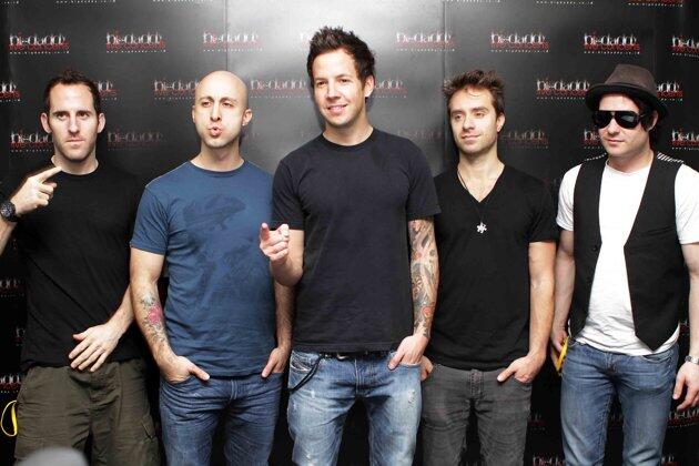 Vokalis Simple Plan Pilih Jengkol Daripada Sate