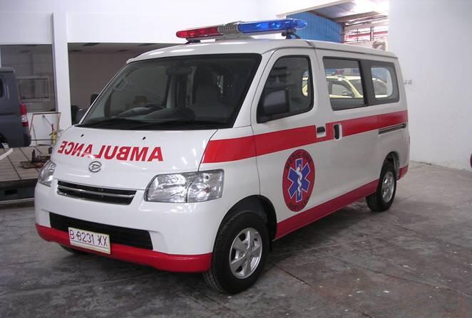 Alasan Tulisan Ambulance di Depan Mobil Ambulan Terbalik