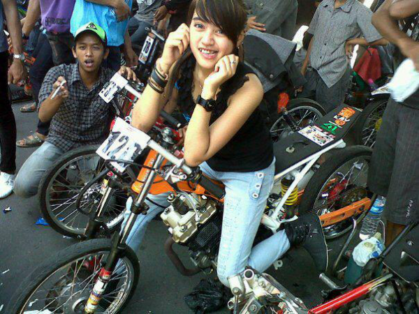 Nuansa drag Ladies rider Indonesia