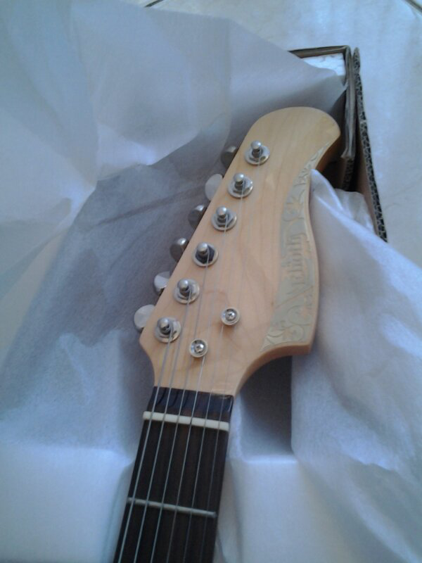 gitar dan bass baru,,original dan murah meriah,,,