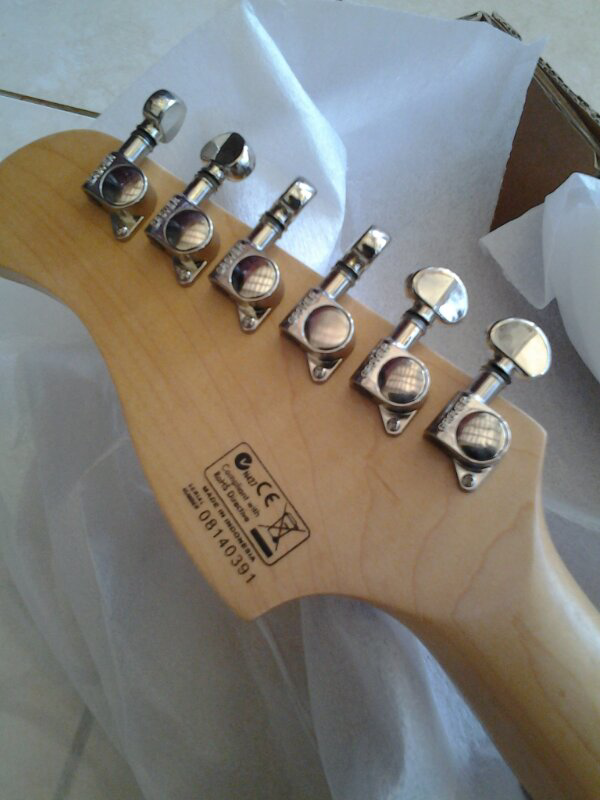 gitar dan bass baru,,original dan murah meriah,,,