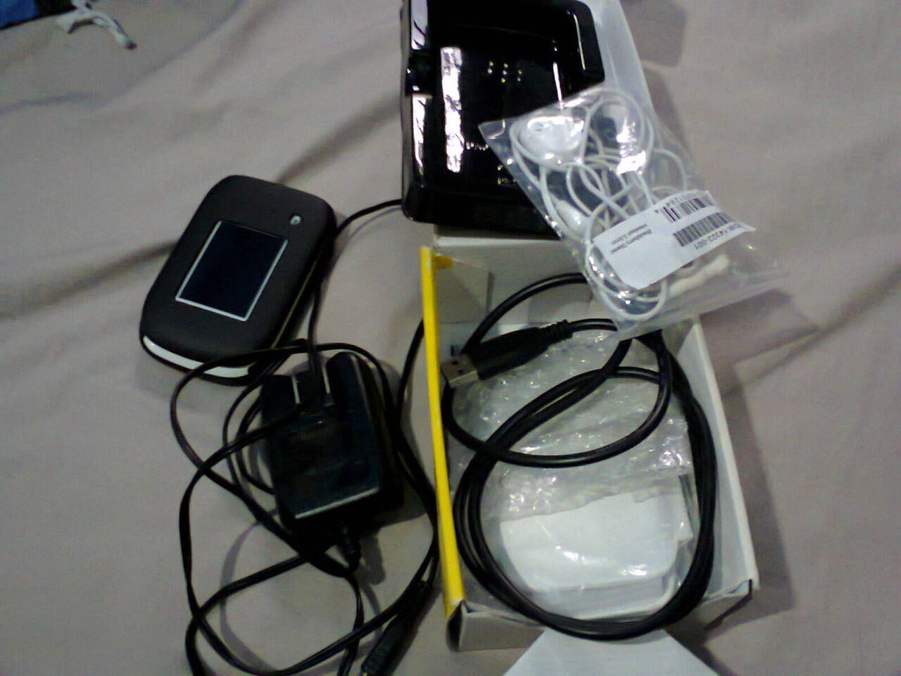 BLACKBERRY STYLE 9670 CDMA SMARTFREN PUTIH DAN SMARTFREN ANDROMAX I