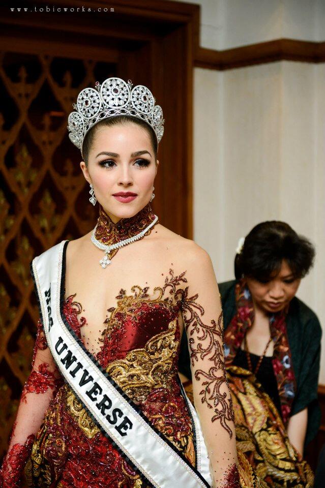 MISS UNIVERSE DALAM BALUTAN KEBAYA  KASKUS