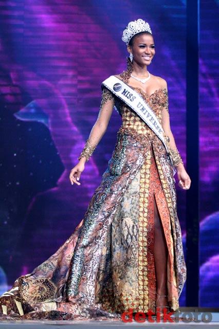 MISS UNIVERSE DALAM BALUTAN KEBAYA  KASKUS