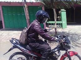 pengendara motor punya nyawa banyak...