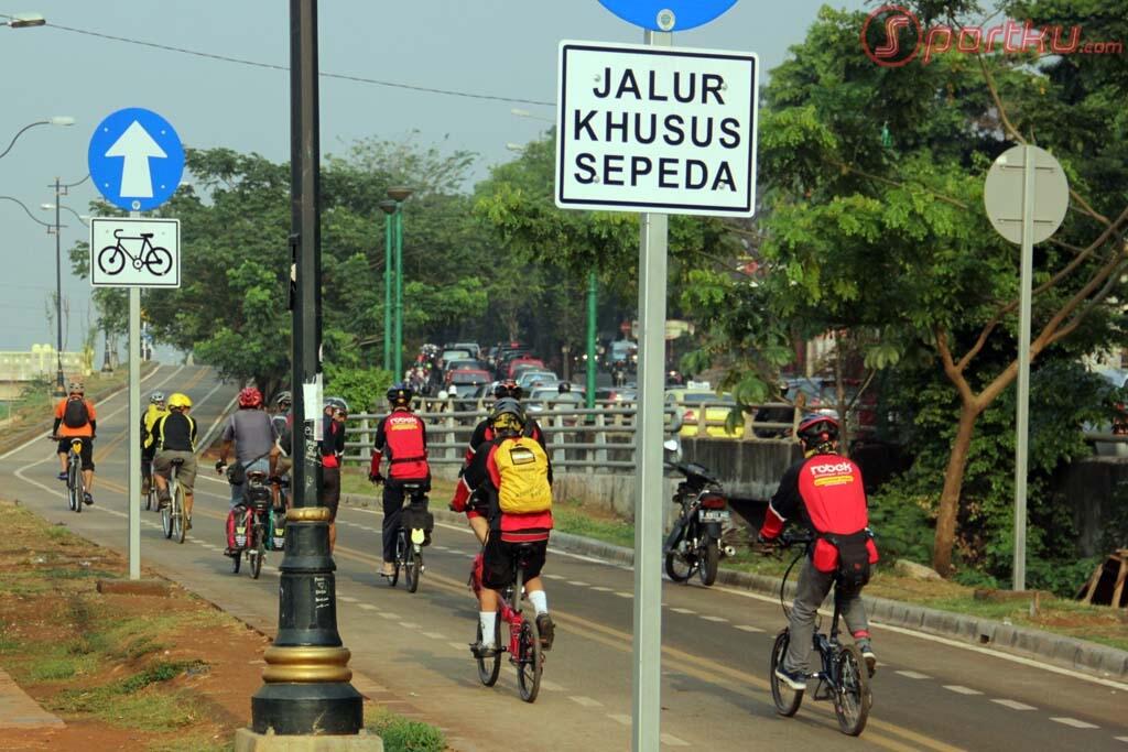 Tempat ngumpul GOWES jalur BKT -- for all types of bikes