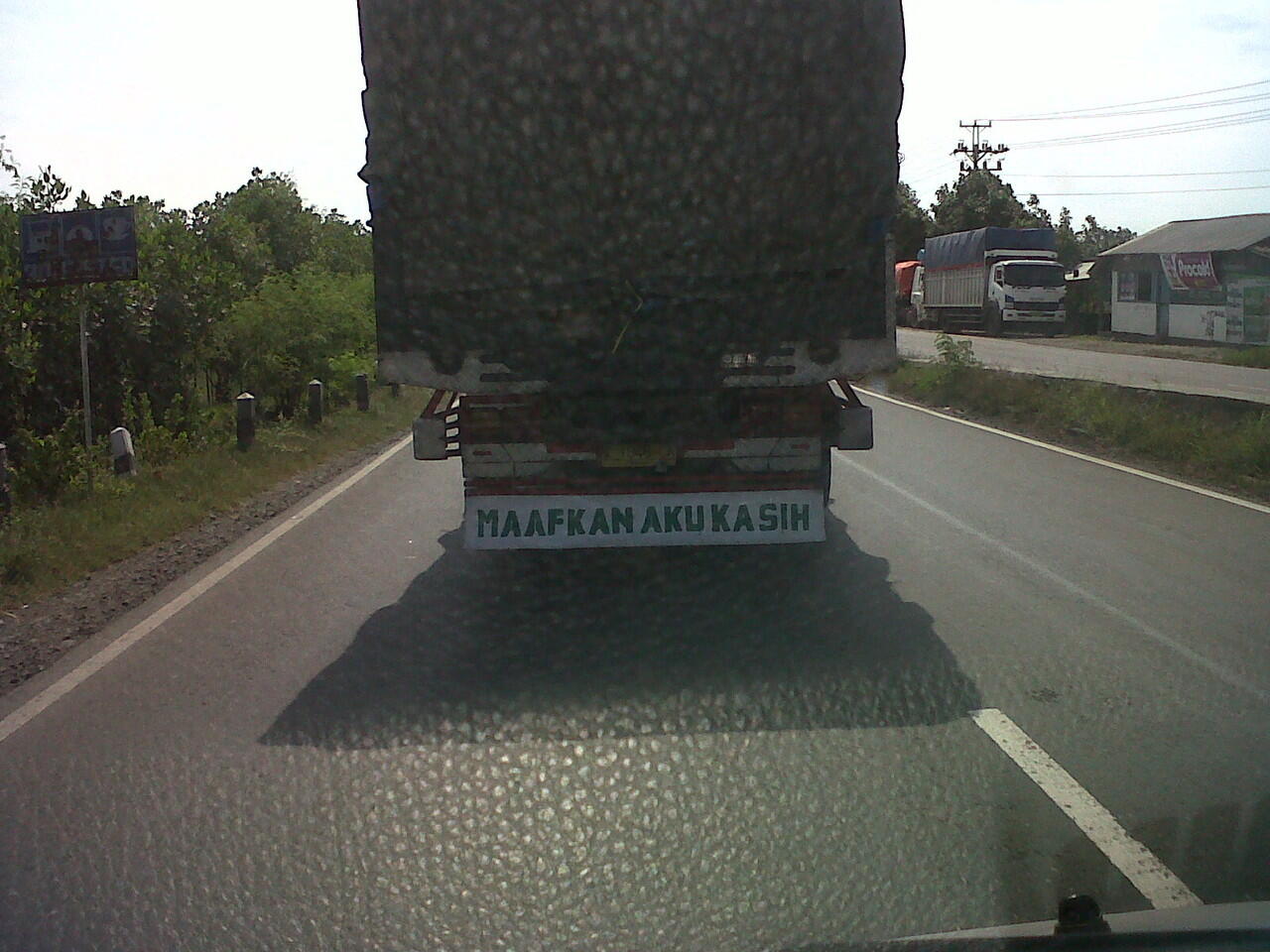 Sopir ini habis berantem ama ceweknya 