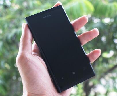 nokia lumia 800 hitam, mulusss, fulset, segel, bandung