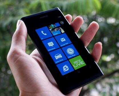 nokia lumia 800 hitam, mulusss, fulset, segel, bandung