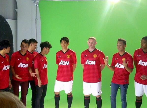 Wow, Lagu Nidji Berkumandang Jelang Laga Manchester United