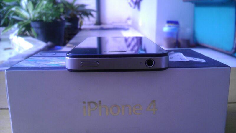 Iphone 4 CDMA 16GB Black Fullset (Surabaya & Sidoarjo)