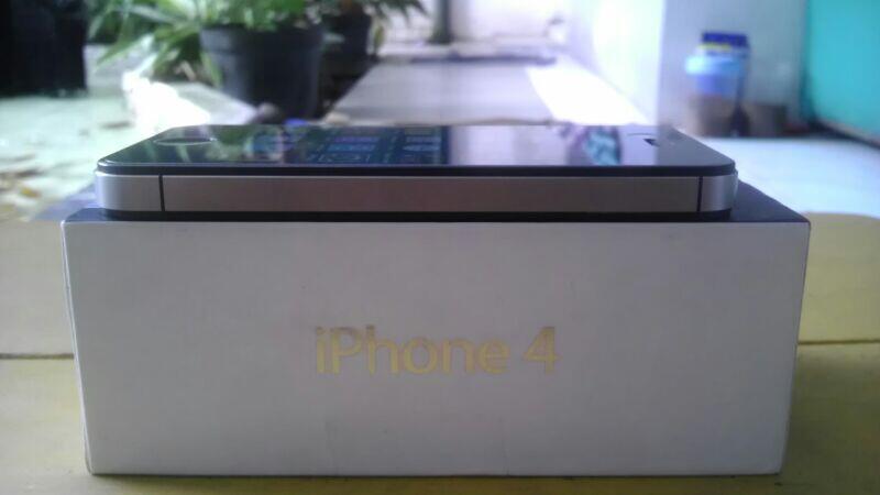 Iphone 4 CDMA 16GB Black Fullset (Surabaya & Sidoarjo)