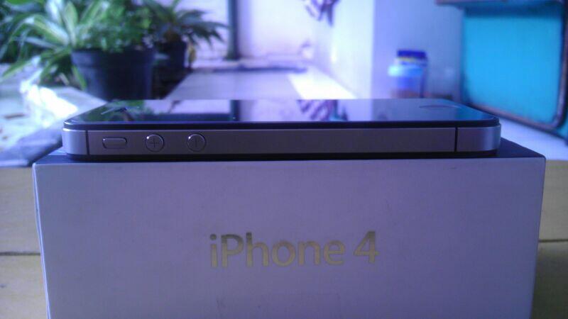 Iphone 4 CDMA 16GB Black Fullset (Surabaya & Sidoarjo)