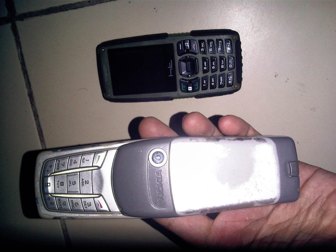 Terjual handphone unik nokia 6822a dan HT X5 hp  tahan 