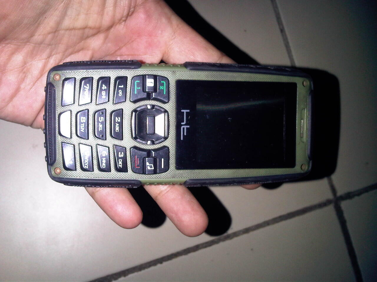 Cari handphone unik nokia 6822a dan HT X5 hp  tahan 