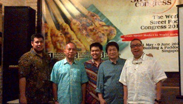 Kerak Telor Pamer di Festival Kuliner Terbesar Singapura