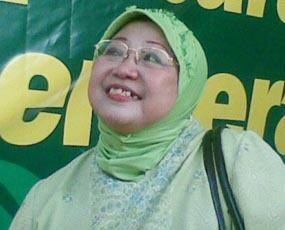 Resmi Dipecat dari DPR, Lily Wahid: 2014 PKB Habis!