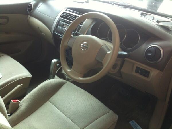 Nissan grand livina 2010 at