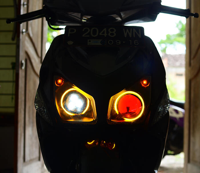 Terjual Lampu Projector Hid MH1 brand AES Mobil dan Motor 