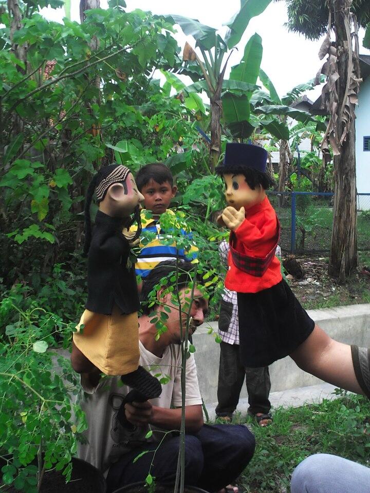 TOKOH DIBALIK BONEKA UNYIL DAN PAK RADEN :D