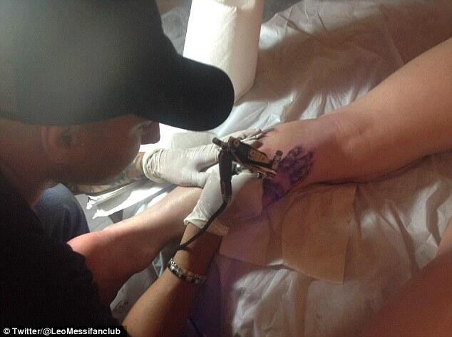 ssstttsttt,Messi lagi bikin tato