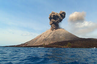 Mengenang Dahsyatnya Letusan Gunung Krakatau 1883