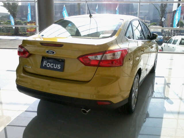 for sale.. ford focus titanium highest grade, warna limited edition