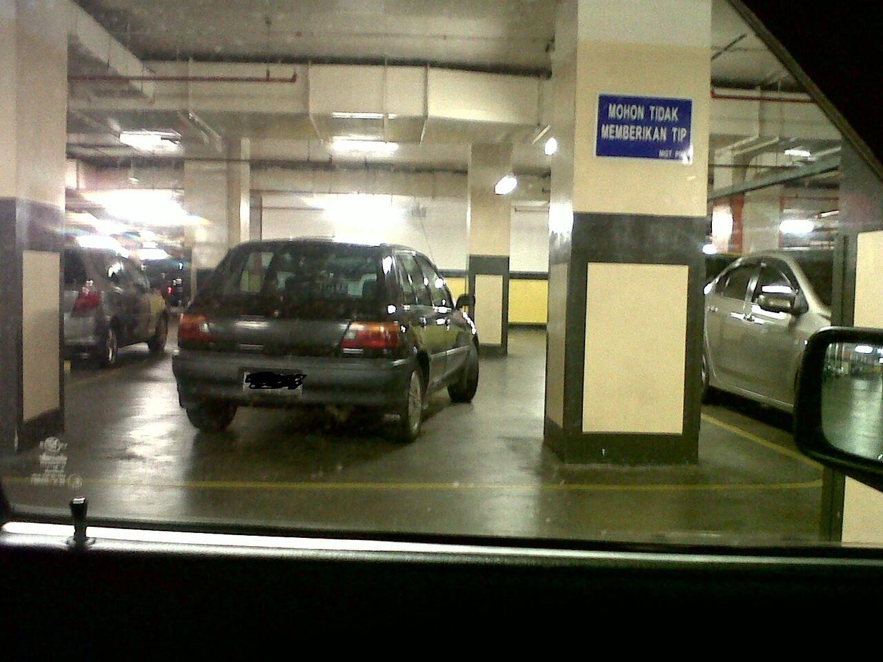 Orang ini parkir ngasal banget gannn!!!!