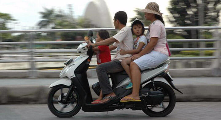 5 alasan tidak pakai helm di jalan raya 