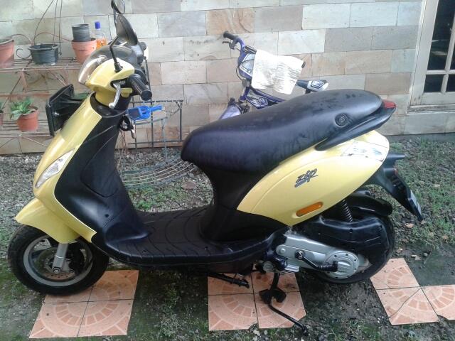 Piaggio Zip100 Yellow Terawat Km Rendah, Surat Lengkap