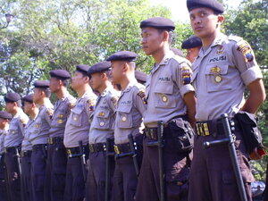 Keadilan/Kebobrokan? (TNI Vs Polisi)