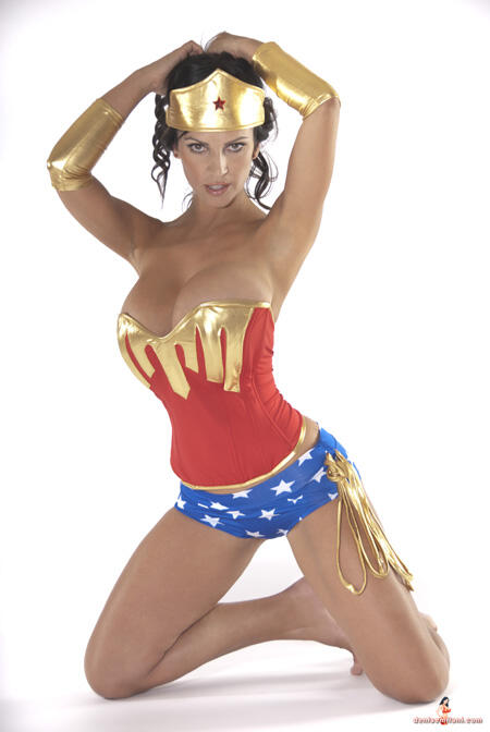 Wonder Woman bener bener luaaaaar biasa ( bb+17 )