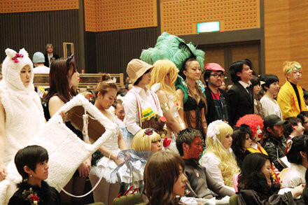 Keren, acara wisuda ini mirip pesta cosplay!