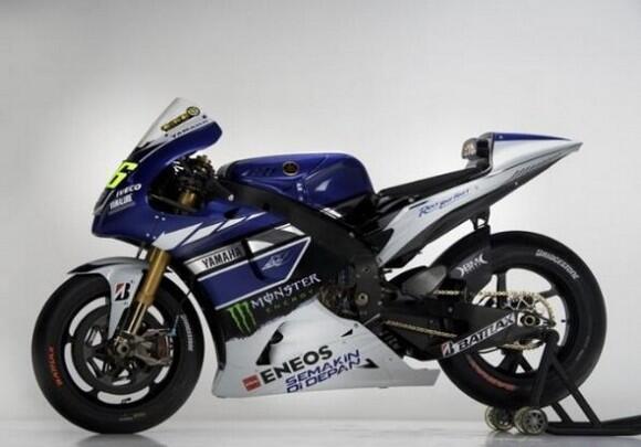 Foto-Foto Rossi dan Lorenzo Bersama Motor Yamaha Terbaru