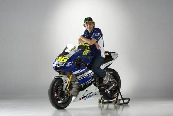 Foto-Foto Rossi dan Lorenzo Bersama Motor Yamaha Terbaru