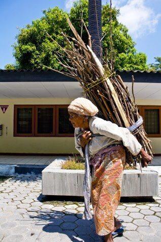 APAKAH ANDA SUDAH BERBAKTI DENGAN IBU ANDA ???