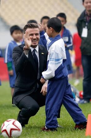 wkwkwkwkwk David Beckham Kepleset :ngakak