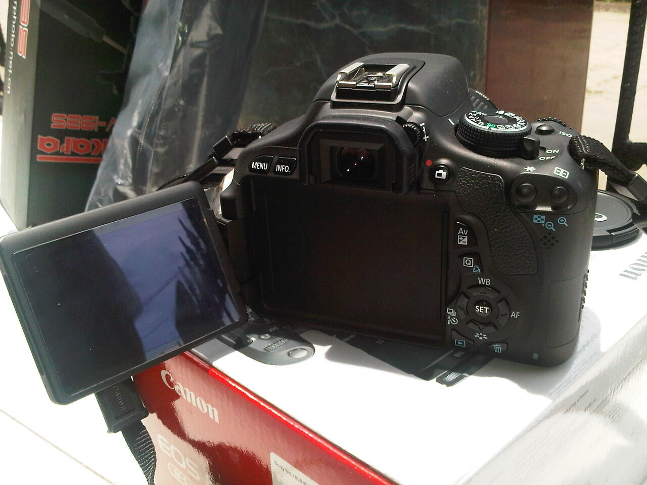 JUAL CAMERA EOS 600D SEGERA!