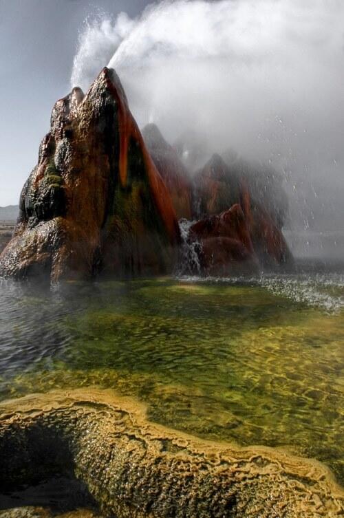 Geyser tak biasa di Black Rock