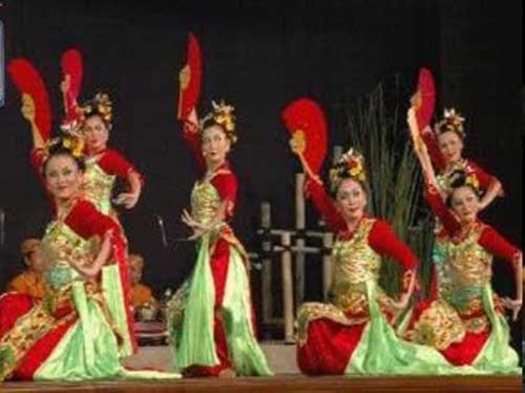 Rangkaian seni budaya Indonesia yang pernah di Mainkan di Luar Negeri