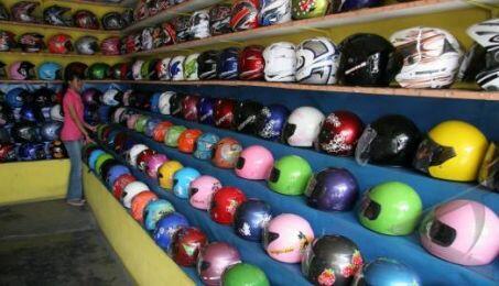 PENTINGNYA MENGGUNAKAN HELM